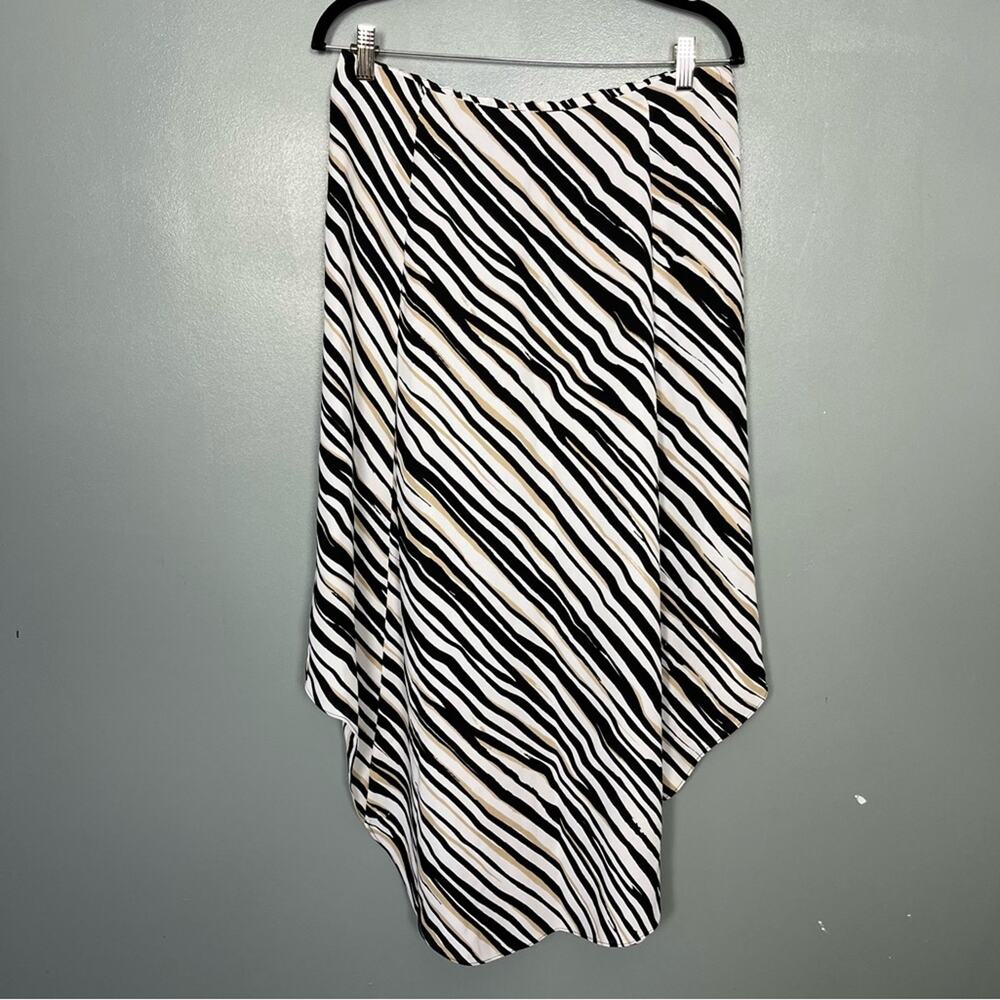 NWT Chico’s Black Label Shirt Tail Skirt Animal Print Stripes Black White Size 8
